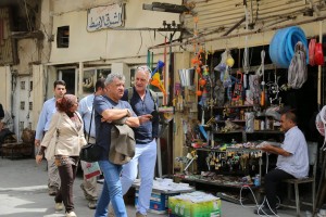 Najem Wali mit Lothar Gorris in der Raschid-Straße